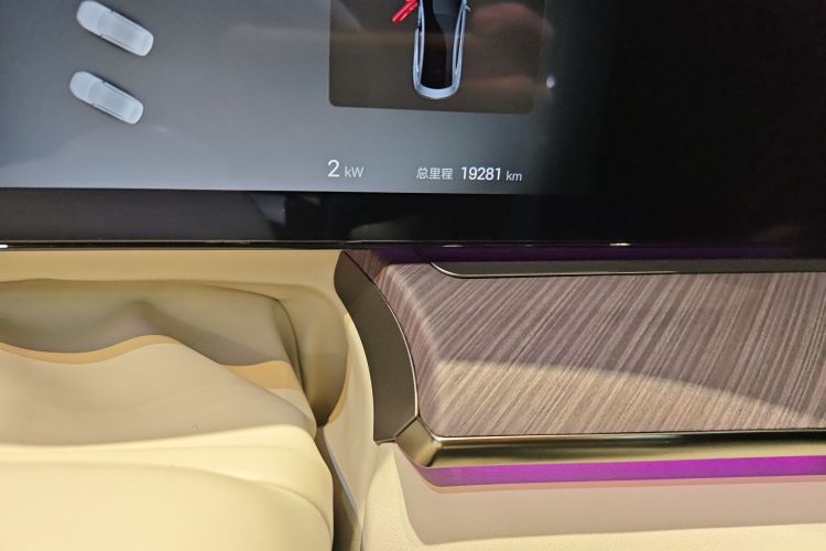 Denza Z9 2024 #16 Denza Z9 2024 car image #16