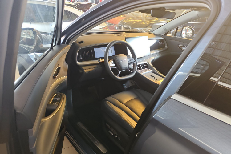 BYD Sea Lion 07 DM-i 2025 car image #16