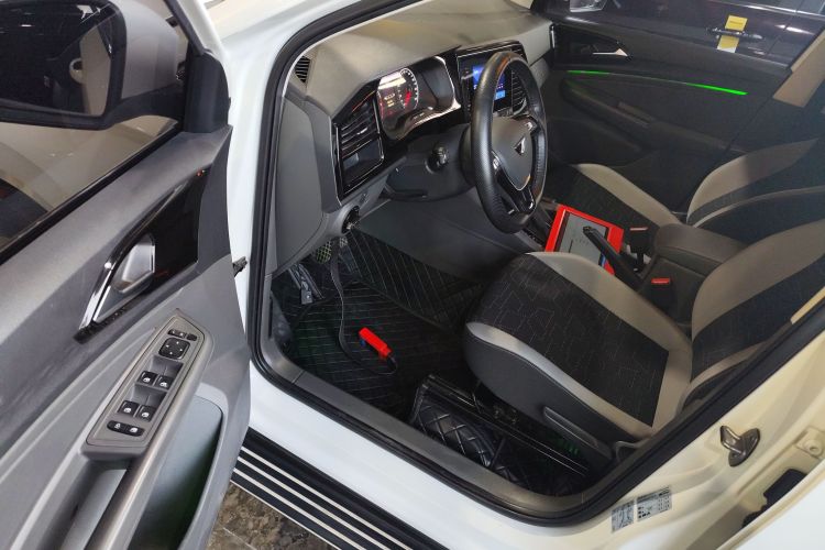 VS5 2019 car image #16