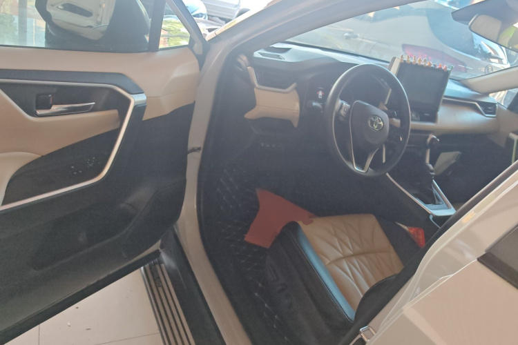 Toyota RAV4 2020 car image #16
