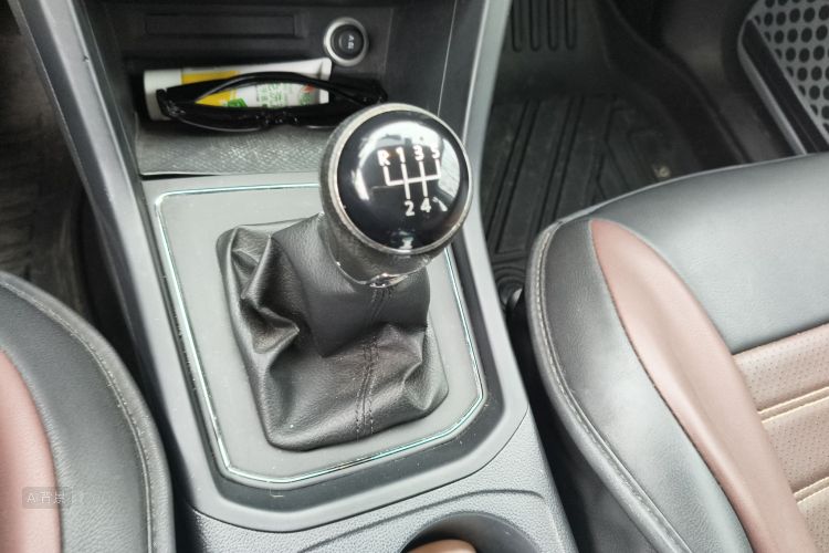 Volkswagen Touran 2017 car image #16