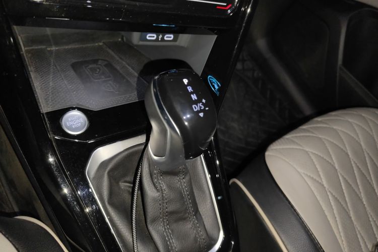 T-Roc 2023 car image #16