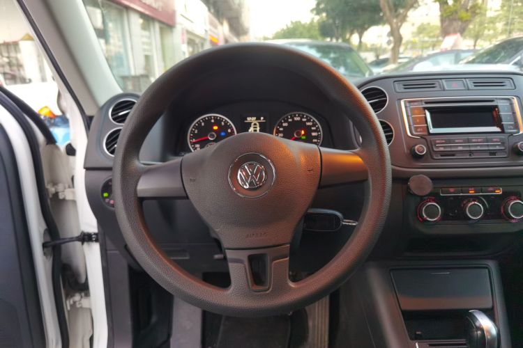 Volkswagen Tiguan 2015 #16 Volkswagen Tiguan 2015 car image #16