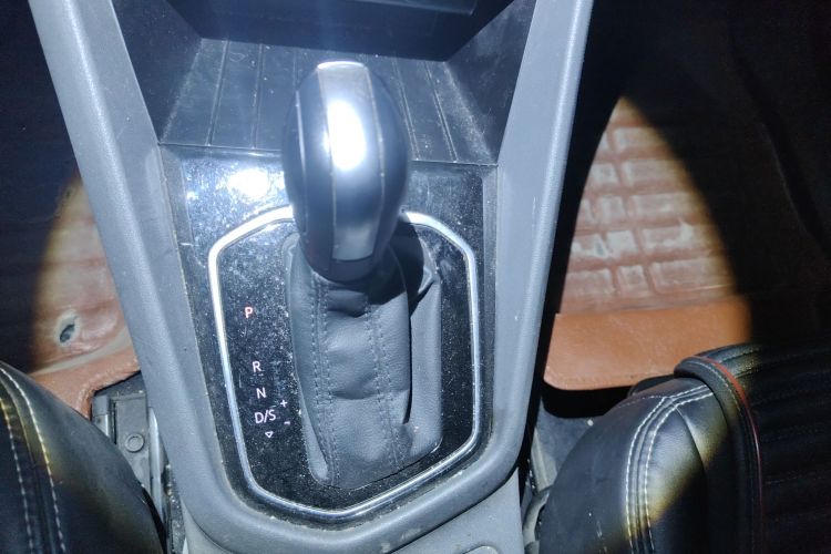 VS5 2019 car image #16