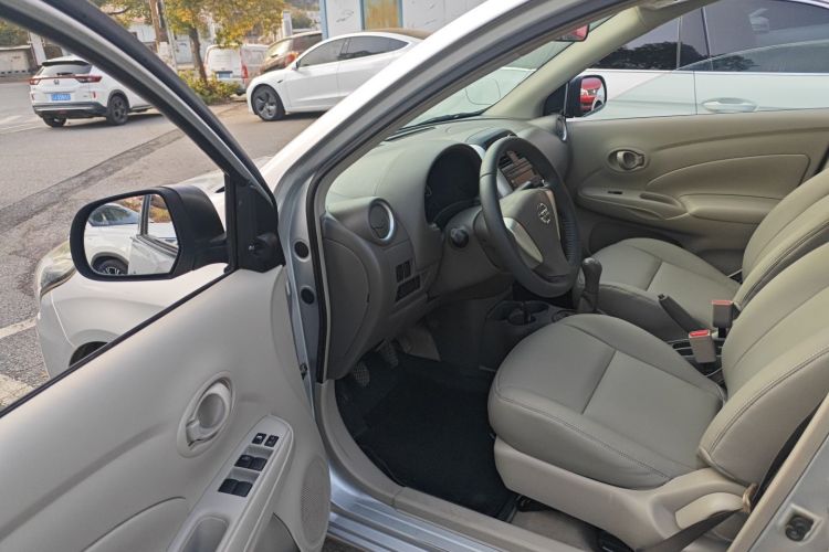 Nissan Sunny 2016 #16 Nissan Sunny 2016 car image #16