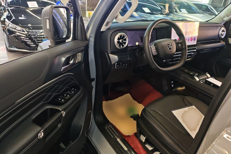 Tank 300 New Energy 2025 car image #16