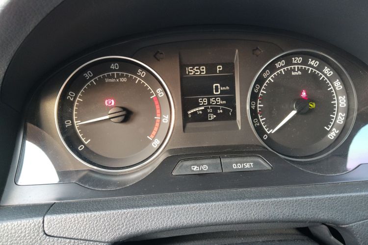 Skoda Rapid Spaceback 2017 car image #16