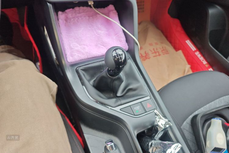 Roewe i5 2025 car image #16