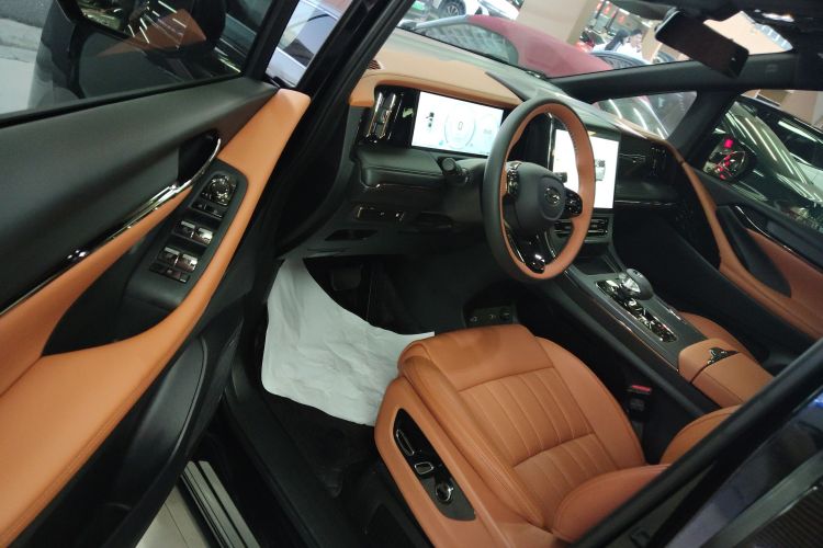 GAC Trumpchi E9 2025 #16 GAC Trumpchi E9 2025 car image #16