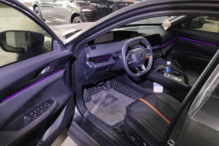 Changan UNI-V 2024 car image #16