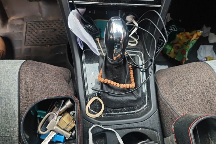 Volkswagen Touran 2021 car image #16