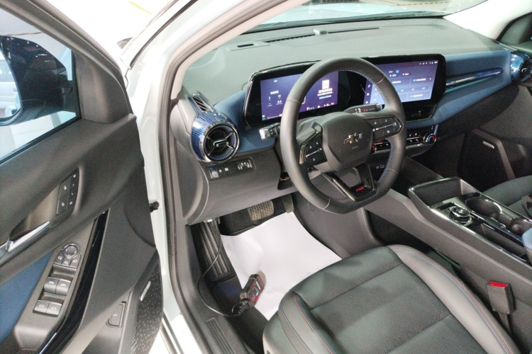 Chevrolet Equinox Plus 2024 car image #16