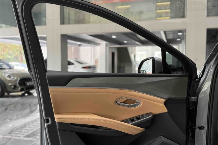 BYD SongL DM-i 2024 #16 BYD SongL DM-i 2024 car image #16
