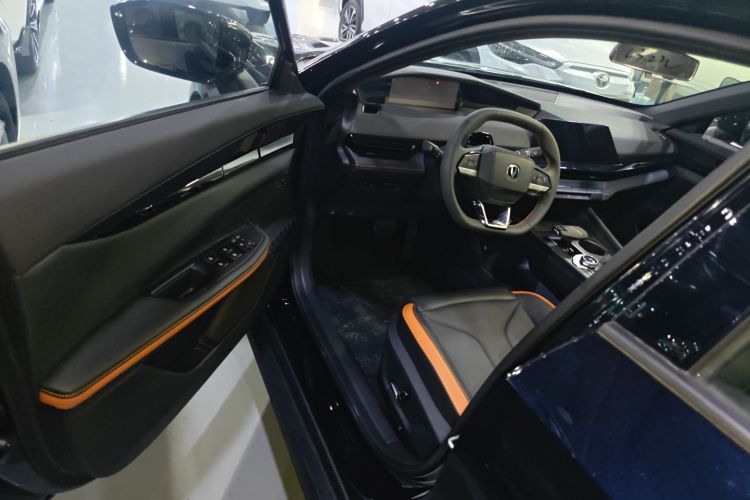 Changan UNI-V 2025 car image #16