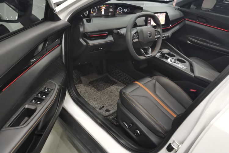 Changan UNI-V 2024 car image #16