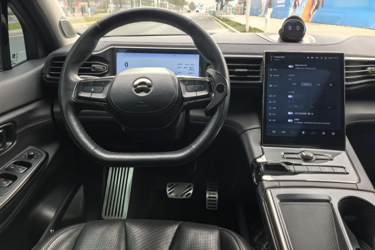 NIO ES8 2021 car image #16