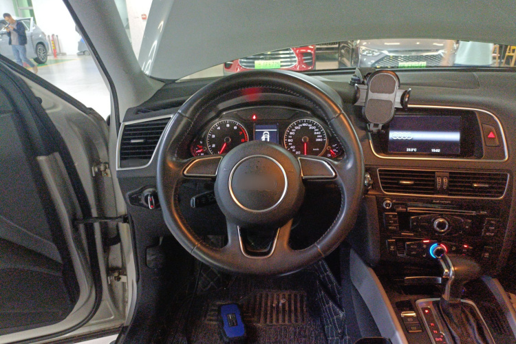 Audi Q5 2018 صورة سيارة #16