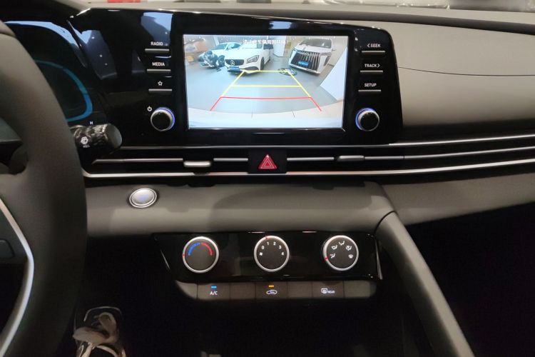Hyundai Elantra 2025 car image #16