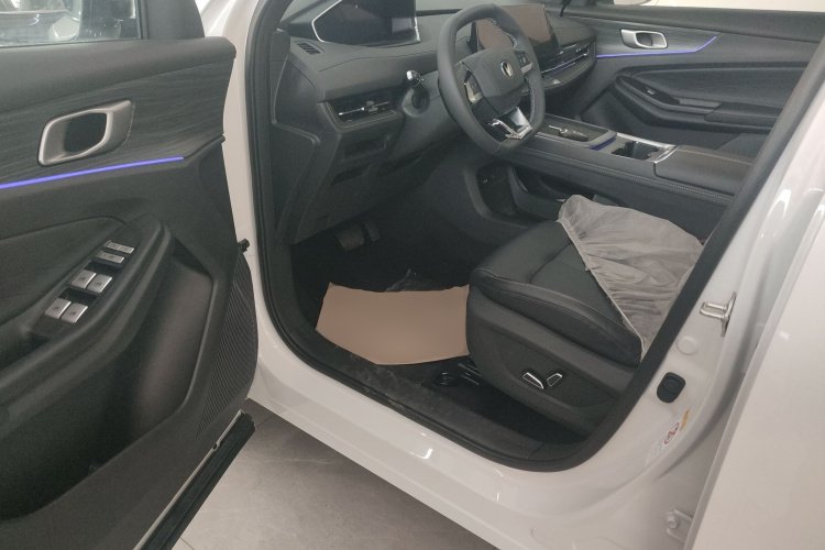 Changan CS55PLUS PHEV 2025 immagine di auto #16