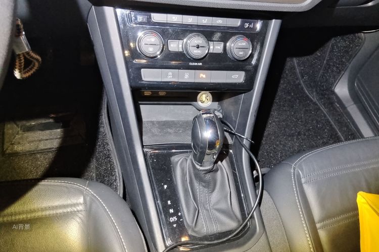 Volkswagen Touran 2018 immagine di auto #16