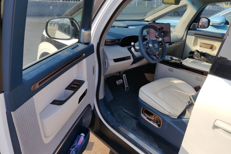 极氪 极氪MIX 2024 汽车图片 #16