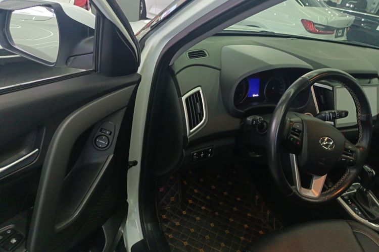 Hyundai ix25 2018 #16 Hyundai ix25 2018 car image #16