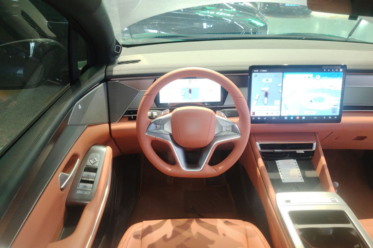 BYD Tang L 2025 صورة سيارة #16