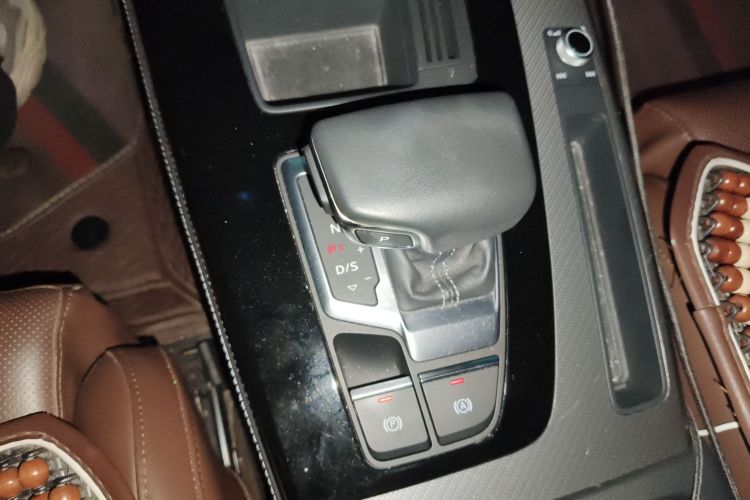 Audi Q5L 2021 car image #16