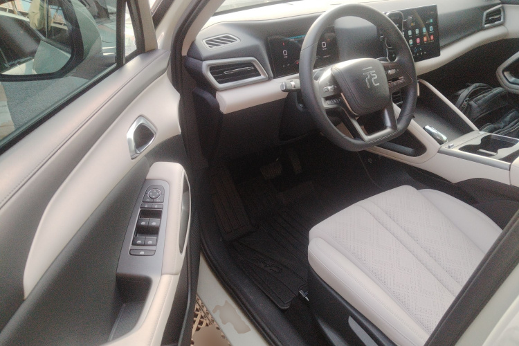 BYD YuanUP 2025 #16 BYD YuanUP 2025 car image #16