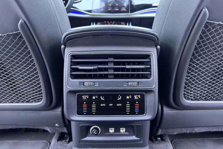 Audi Q8 2019 car image #16