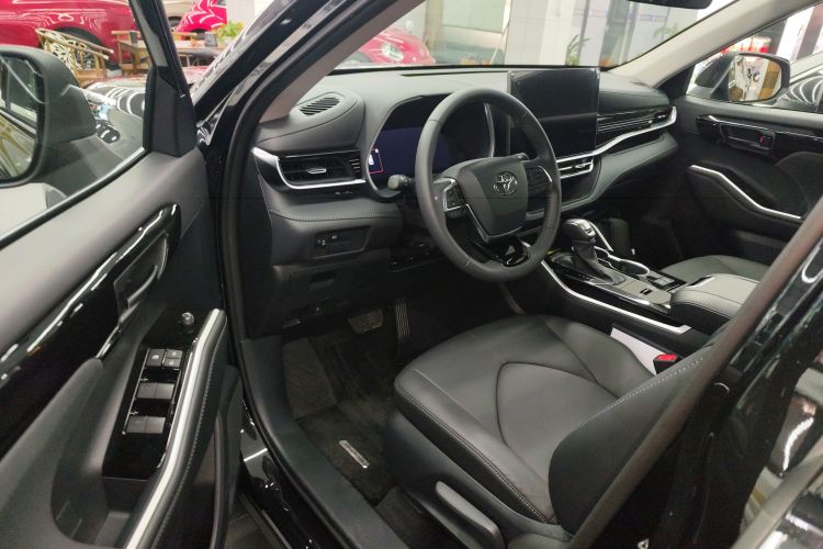 Toyota Highlander 2025 car image #16