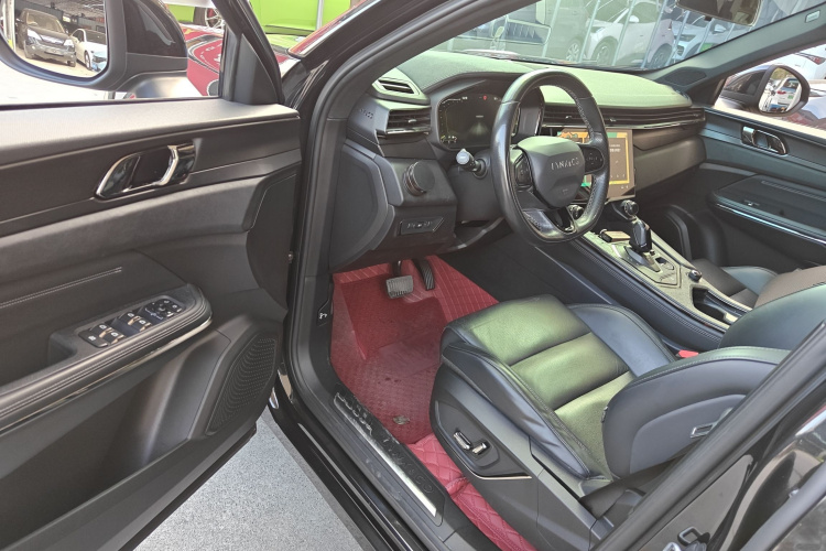 Lynk & Co 01 EM-P 2022 car image #16