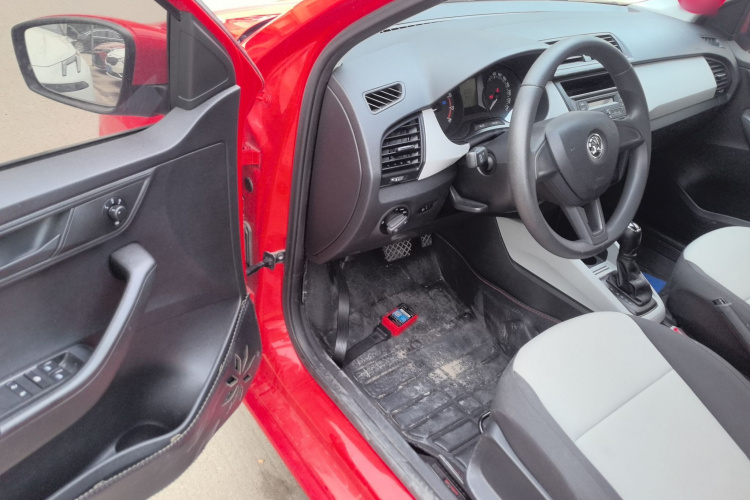 Skoda Fabia 2015 car image #16