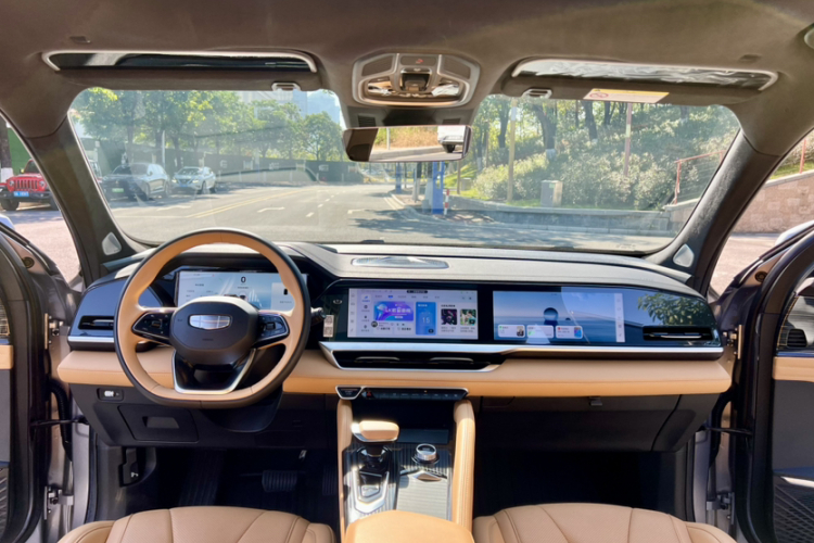 GEELY 2023 car image #16