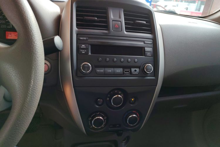 Nissan Sunny 2018 immagine di auto #16