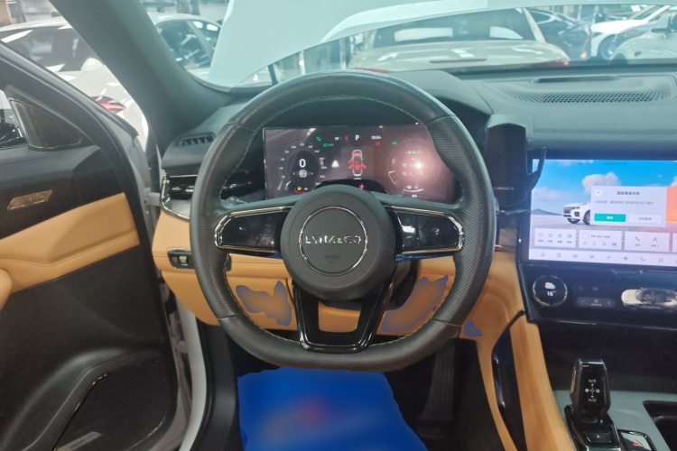 Lynk & Co 09 EM-P 2022 car image #16