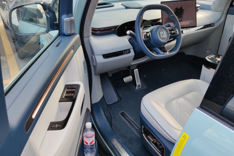 极氪 极氪MIX 2024 汽车图片 #16