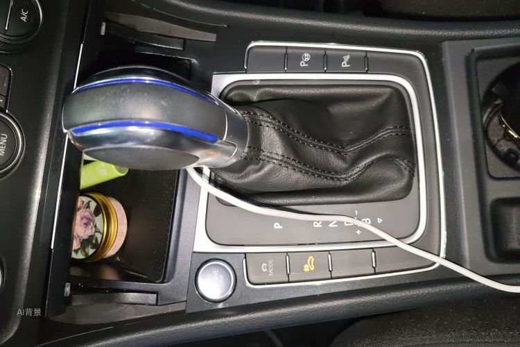 Volkswagen Golf New Energy (Imported) 2019 صورة سيارة #16