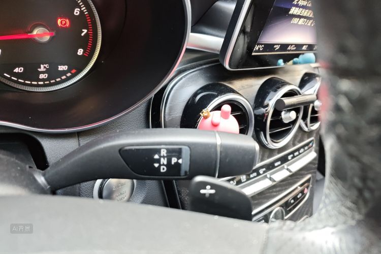 Mercedes-Benz C Class 2018 car image #16