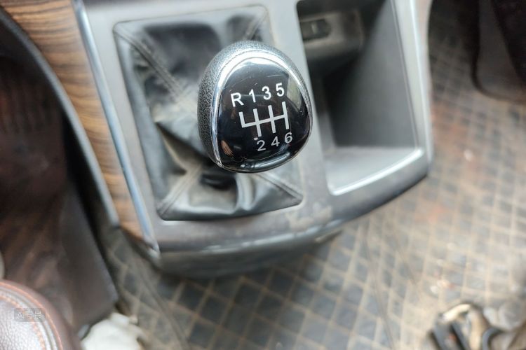 Forthing Lingzhi PLUS 2022 car image #16