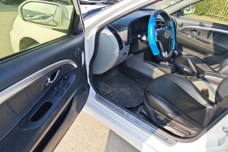 Soueast V3 Lingyue 2015 #16 Soueast V3 Lingyue 2015 car image #16