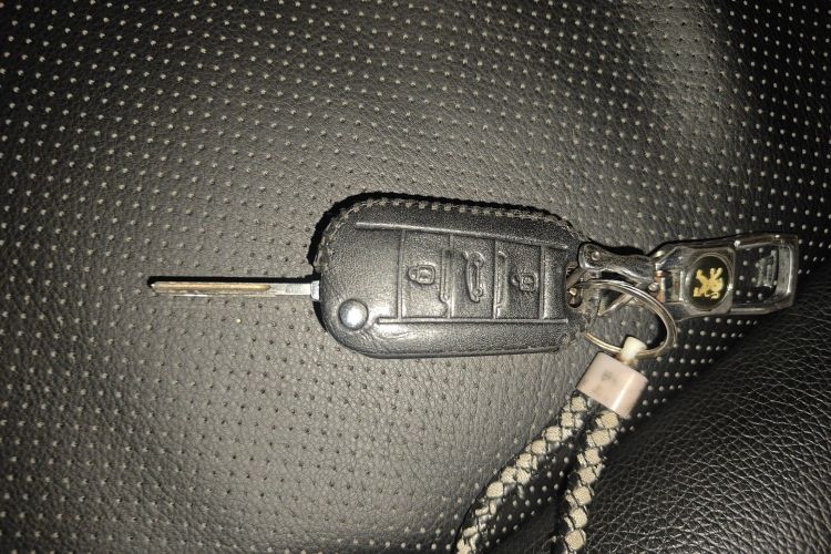 Peugeot 2008 2016 car image #16