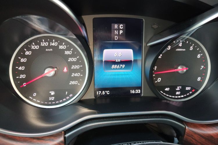 Mercedes-Benz V Class 2020 car image #16