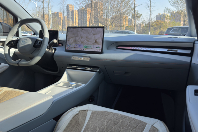 MG 4 EV 2025 car image #16