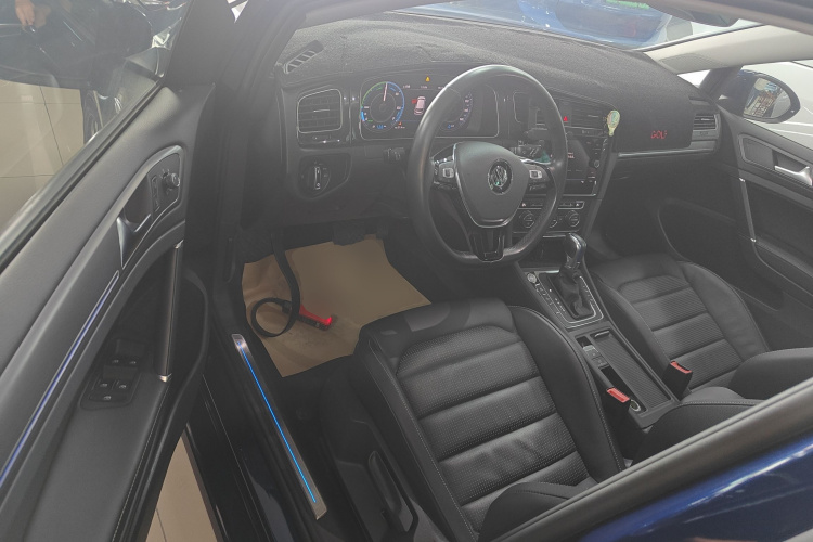 Volkswagen Golf New Energy (Imported) 2019 صورة سيارة #16