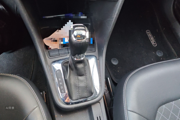 Skoda Rapid 2018 car image #16