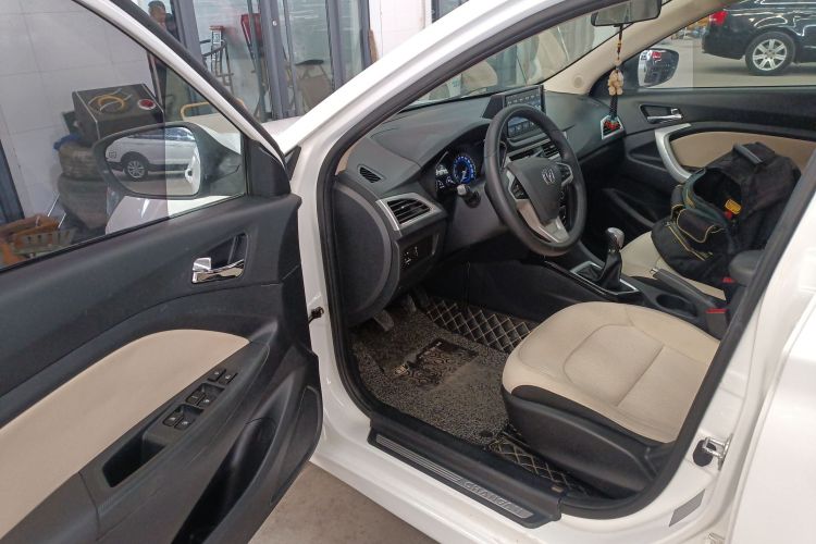 Changan Alsvin V7 2017 #16 Changan Alsvin V7 2017 car image #16