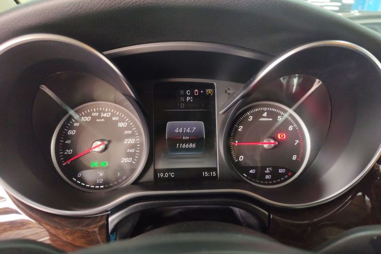 Mercedes-Benz V Class 2020 car image #16