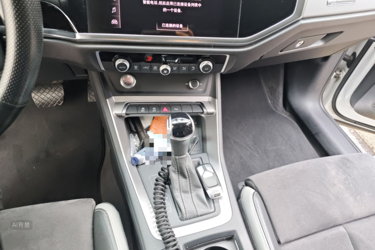 Audi Q3 2020 car image #16