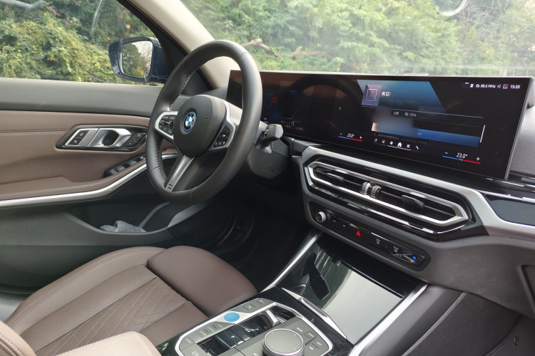 BMW i3 2024 car image #16